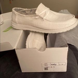 Boutique White Gypsy Jazz Slip Ons 8.5